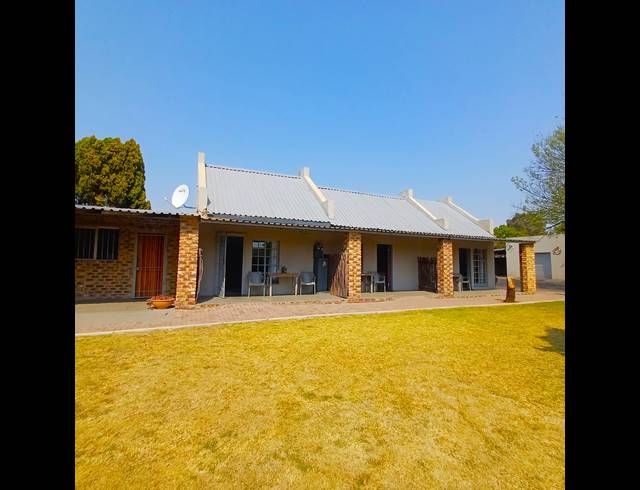 3 BEDROOM GUEST HOUSE FOR SALE IN PENDALE